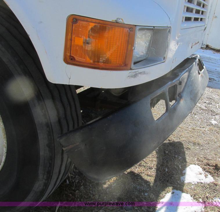 image for item F4181 1998 International 4900 box truck