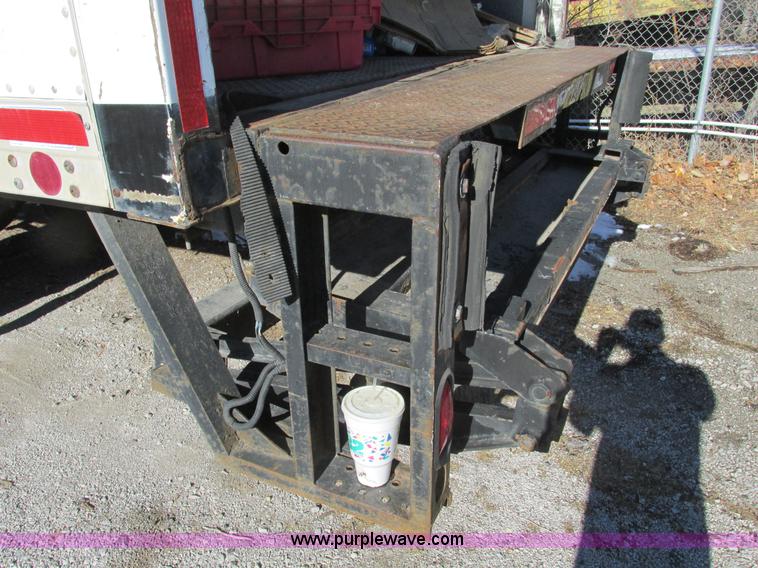 image for item F4181 1998 International 4900 box truck