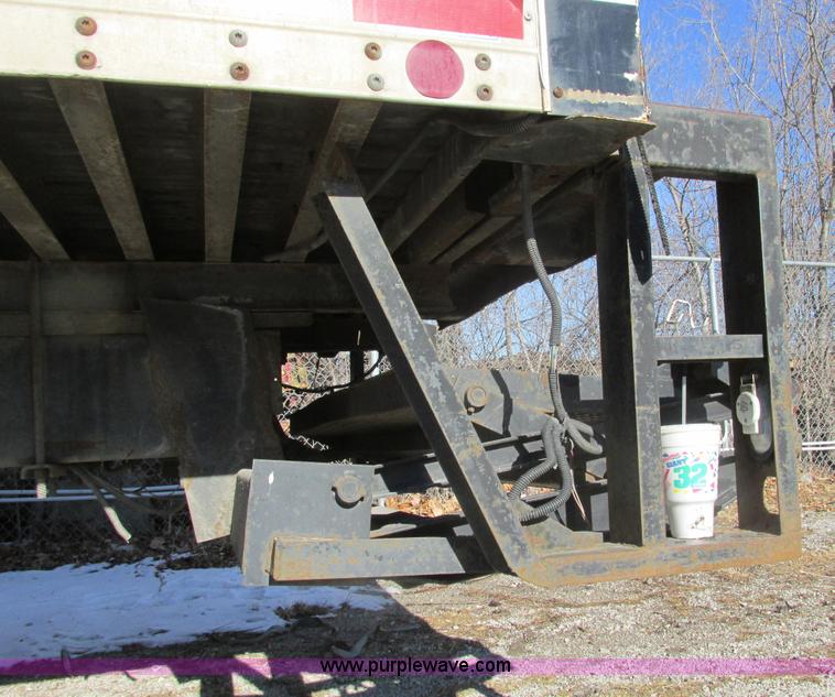 image for item F4181 1998 International 4900 box truck