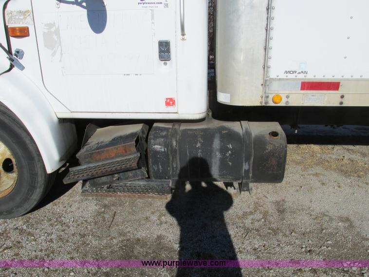 image for item F4181 1998 International 4900 box truck