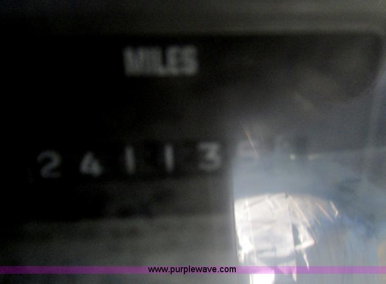 image for item F4181 1998 International 4900 box truck