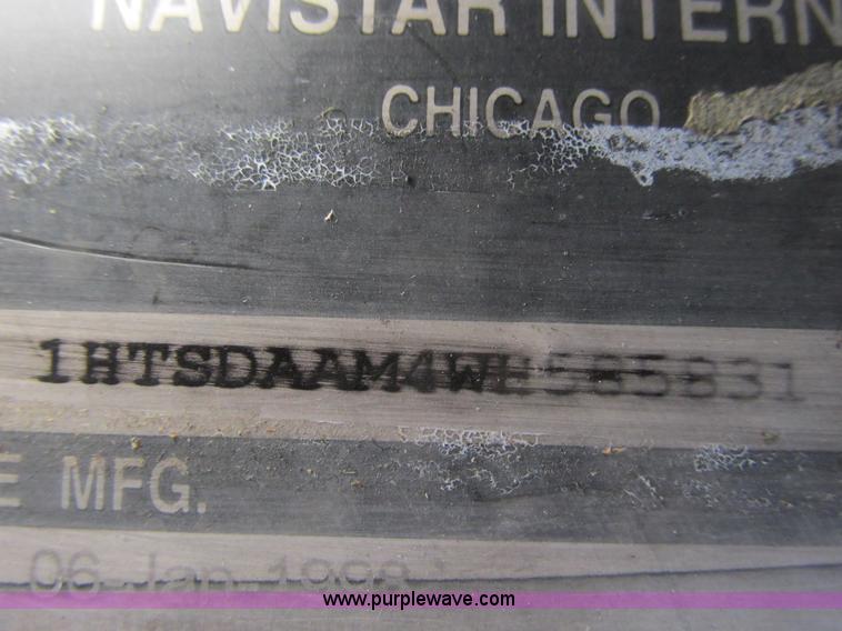 image for item F4181 1998 International 4900 box truck