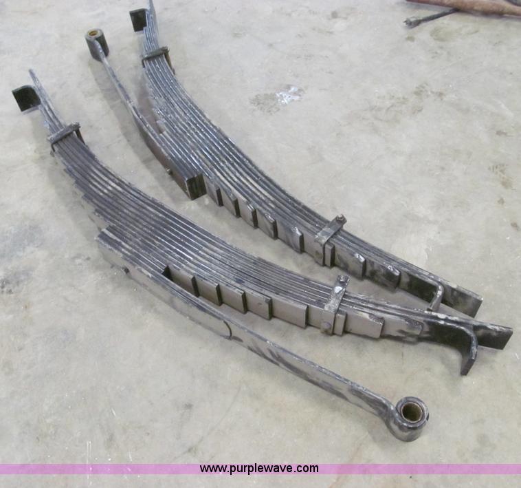 image for item O9131 1995 International 4900 rear leaf spring