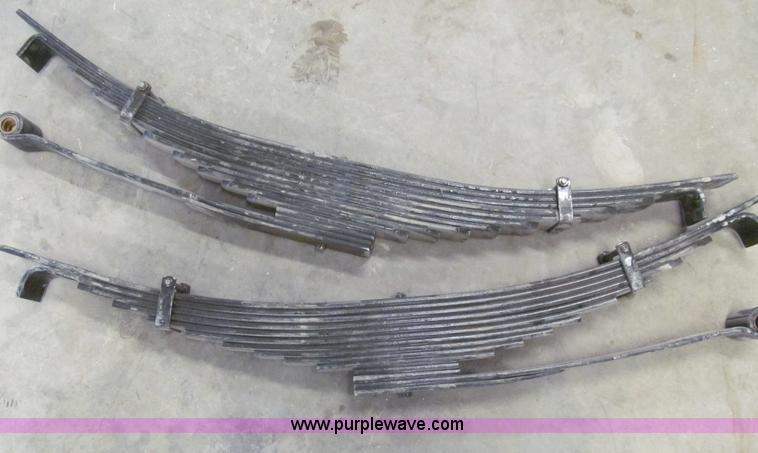image for item O9131 1995 International 4900 rear leaf spring