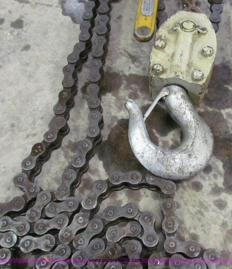 image for item O9133 Yale chain hoist