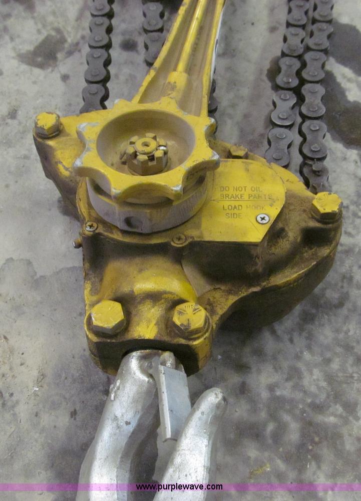 image for item O9133 Yale chain hoist