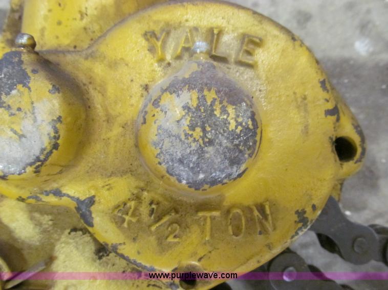 image for item O9133 Yale chain hoist