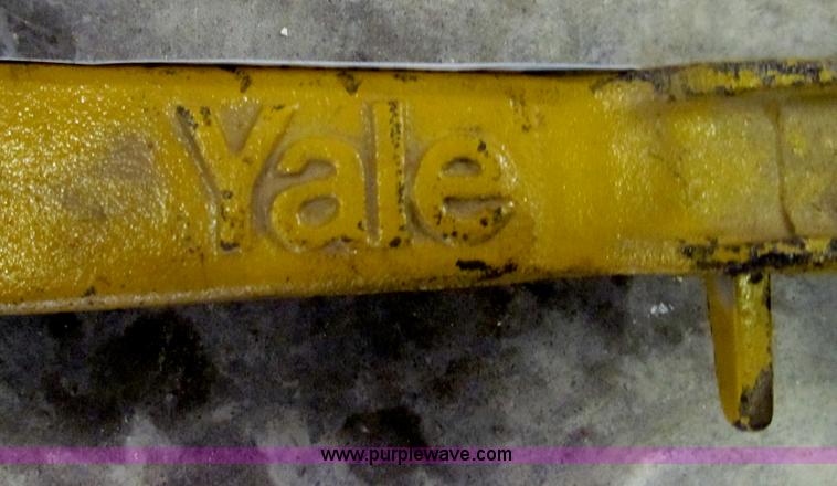 image for item O9133 Yale chain hoist
