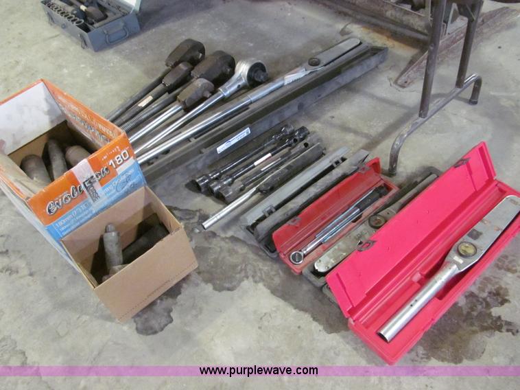 image for item O9137 Assorted multiplier and torque wrenches