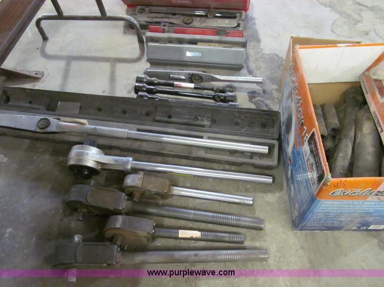 image for item O9137 Assorted multiplier and torque wrenches