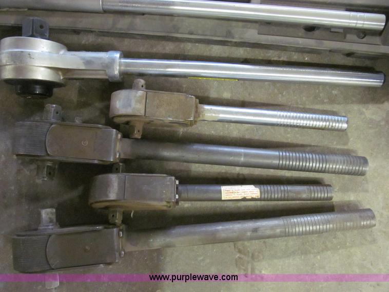 image for item O9137 Assorted multiplier and torque wrenches