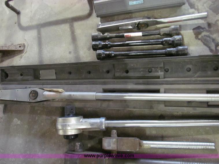 image for item O9137 Assorted multiplier and torque wrenches