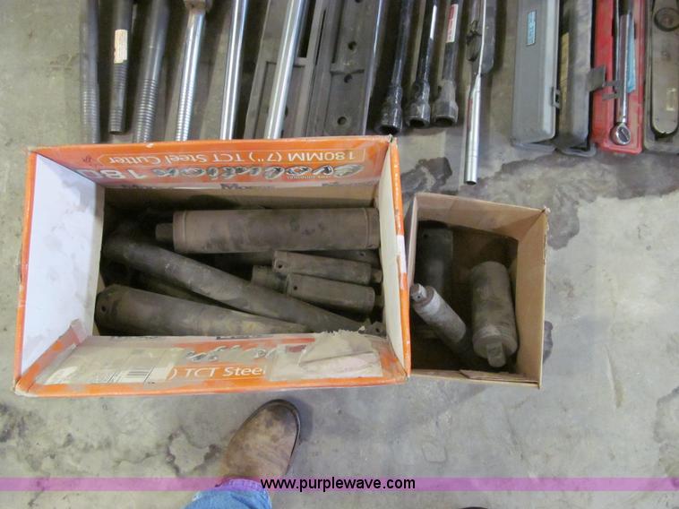 image for item O9137 Assorted multiplier and torque wrenches