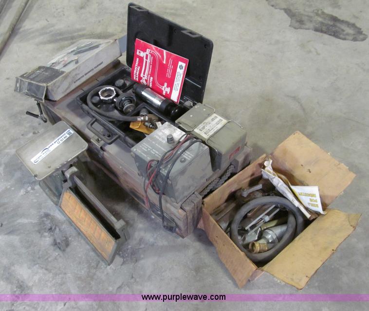 image for item O9140 Assorted tools