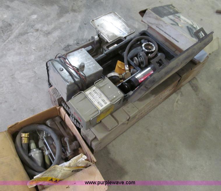 image for item O9140 Assorted tools