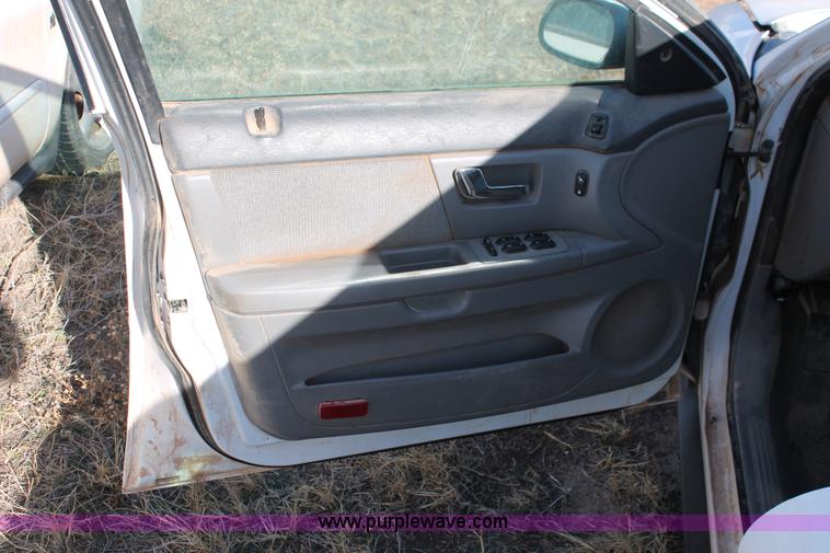 image for item O9345 2000 Ford Taurus SES