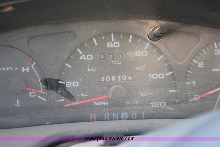 image for item O9345 2000 Ford Taurus SES