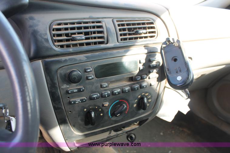 image for item O9345 2000 Ford Taurus SES