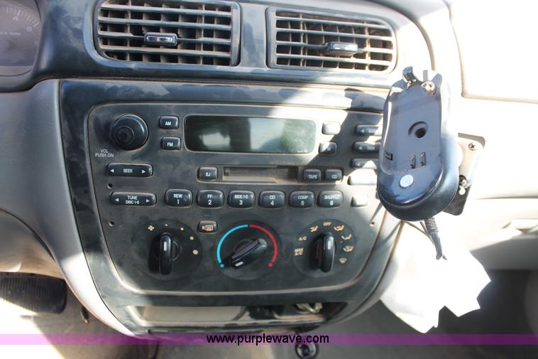 image for item O9345 2000 Ford Taurus SES