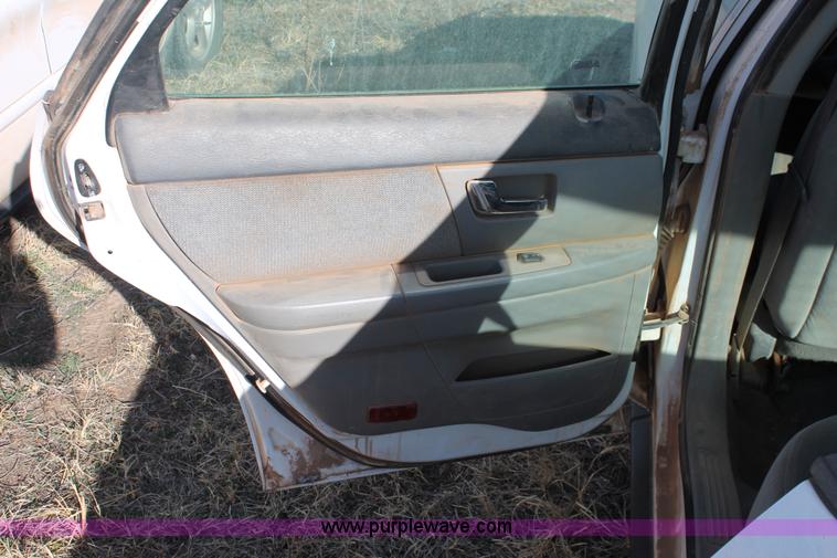 image for item O9345 2000 Ford Taurus SES