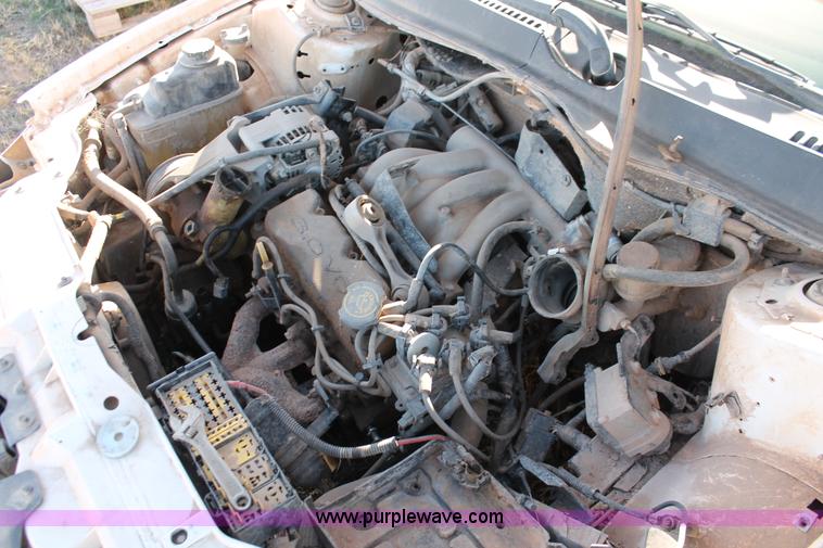 image for item O9345 2000 Ford Taurus SES