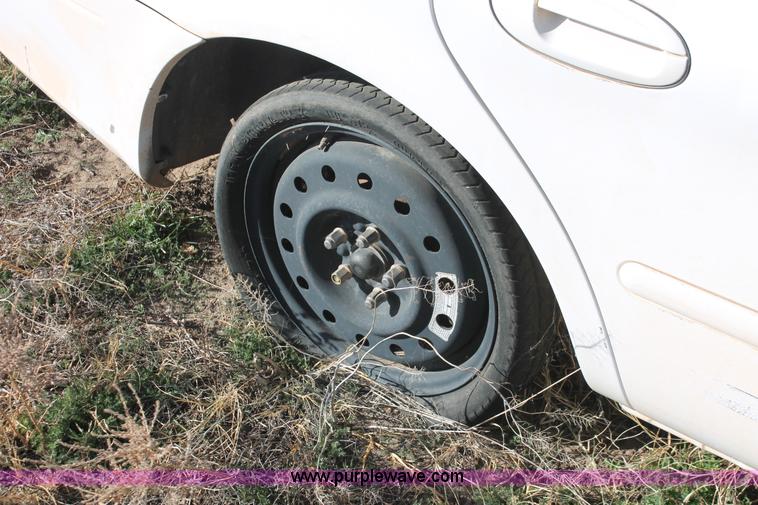 image for item O9345 2000 Ford Taurus SES