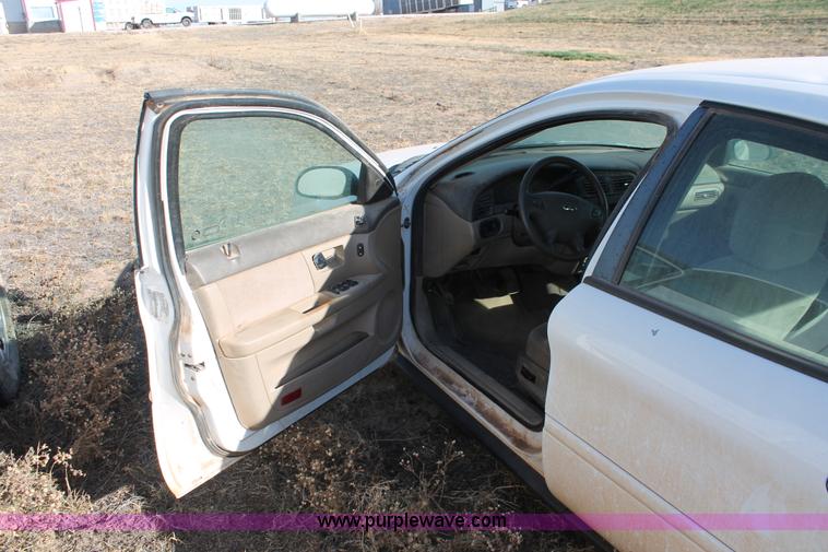 image for item O9346 2001 Ford Taurus SES
