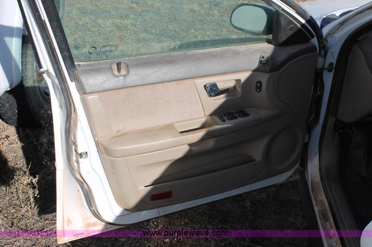 image for item O9346 2001 Ford Taurus SES