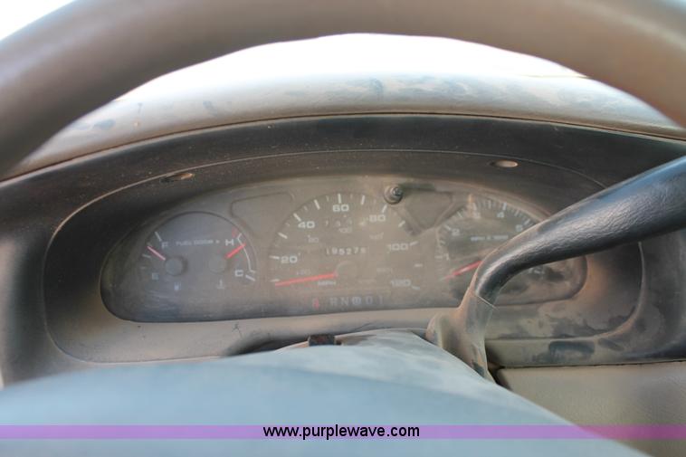 image for item O9346 2001 Ford Taurus SES