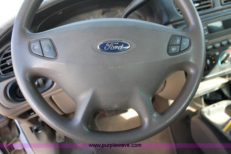 image for item O9346 2001 Ford Taurus SES