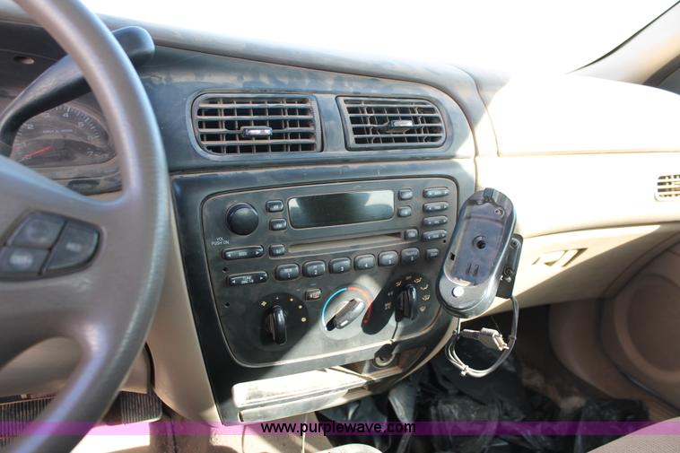 image for item O9346 2001 Ford Taurus SES