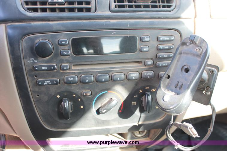 image for item O9346 2001 Ford Taurus SES