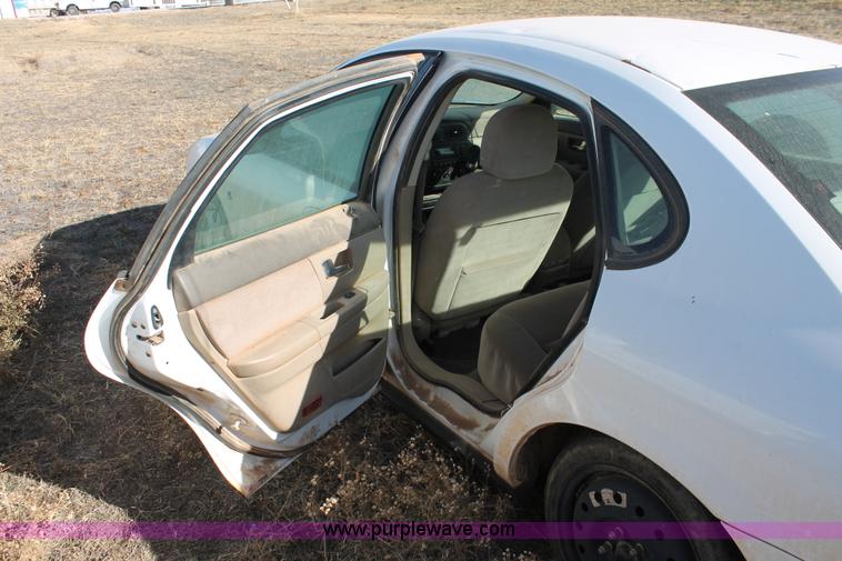 image for item O9346 2001 Ford Taurus SES