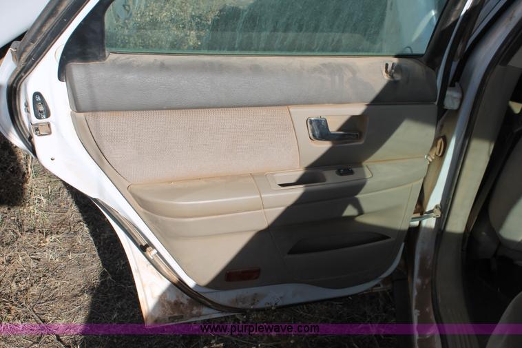 image for item O9346 2001 Ford Taurus SES