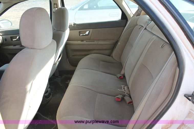 image for item O9346 2001 Ford Taurus SES