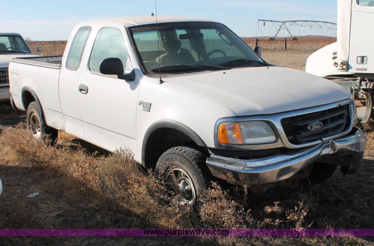 image for item O9348 2002 Ford F150 XL SuperCab pickup truck