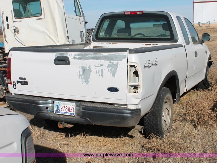 image for item O9348 2002 Ford F150 XL SuperCab pickup truck