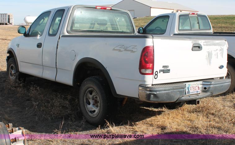 image for item O9348 2002 Ford F150 XL SuperCab pickup truck