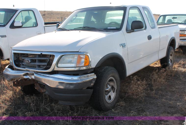 image for item O9348 2002 Ford F150 XL SuperCab pickup truck