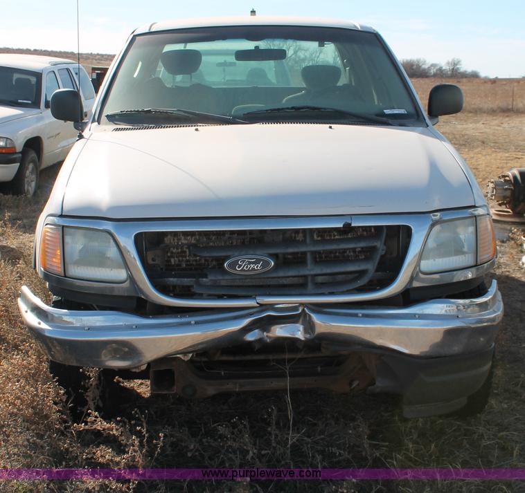 image for item O9348 2002 Ford F150 XL SuperCab pickup truck