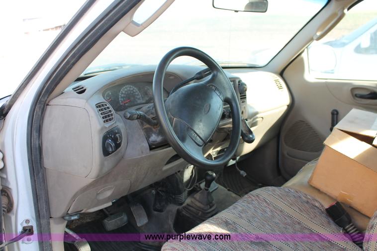 image for item O9348 2002 Ford F150 XL SuperCab pickup truck