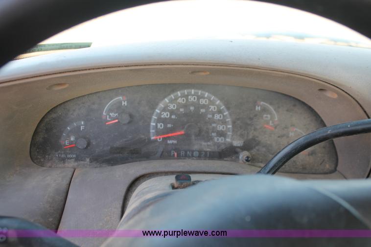 image for item O9348 2002 Ford F150 XL SuperCab pickup truck