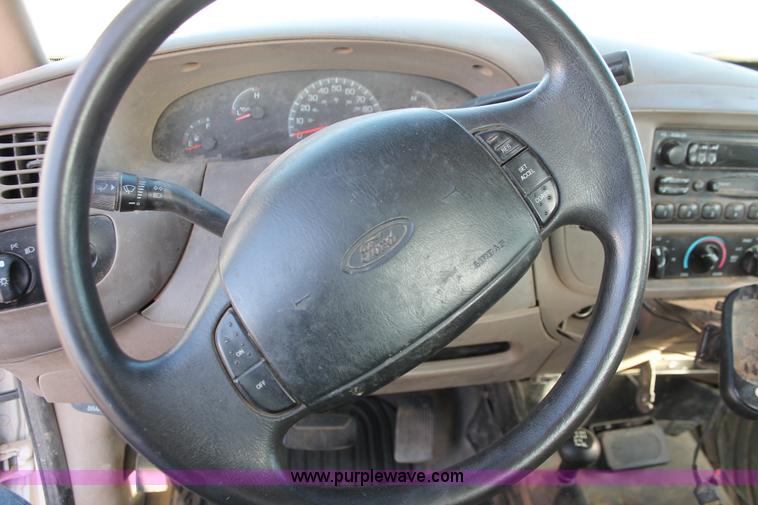 image for item O9348 2002 Ford F150 XL SuperCab pickup truck