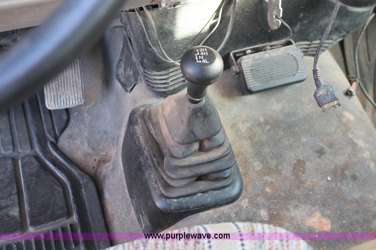 image for item O9348 2002 Ford F150 XL SuperCab pickup truck