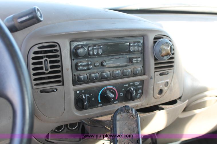 image for item O9348 2002 Ford F150 XL SuperCab pickup truck