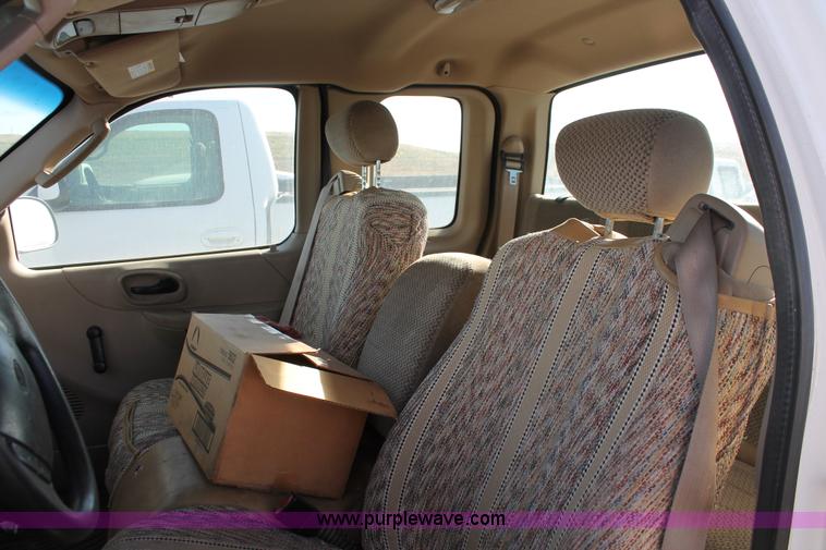 image for item O9348 2002 Ford F150 XL SuperCab pickup truck