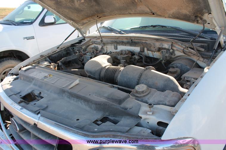 image for item O9348 2002 Ford F150 XL SuperCab pickup truck