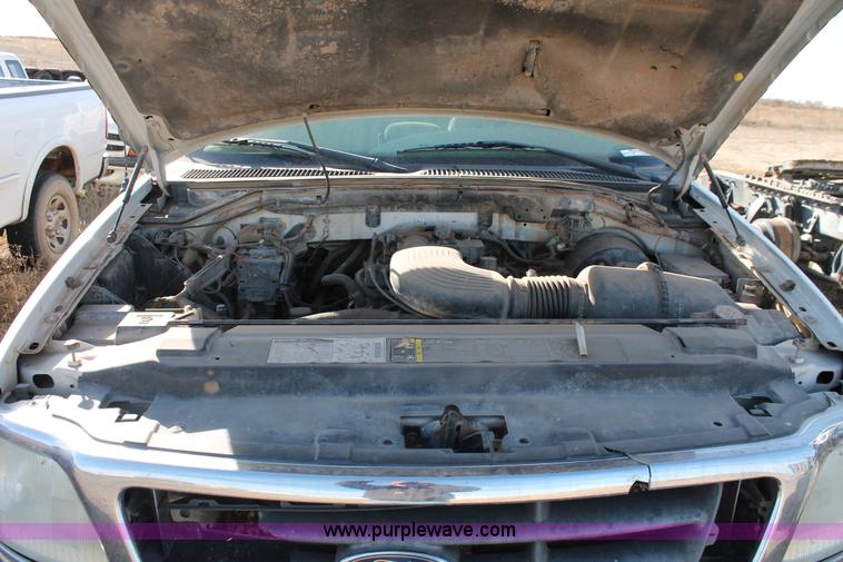 image for item O9348 2002 Ford F150 XL SuperCab pickup truck