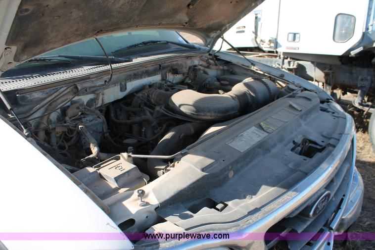 image for item O9348 2002 Ford F150 XL SuperCab pickup truck