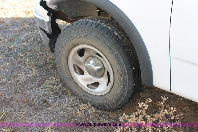 image for item O9348 2002 Ford F150 XL SuperCab pickup truck